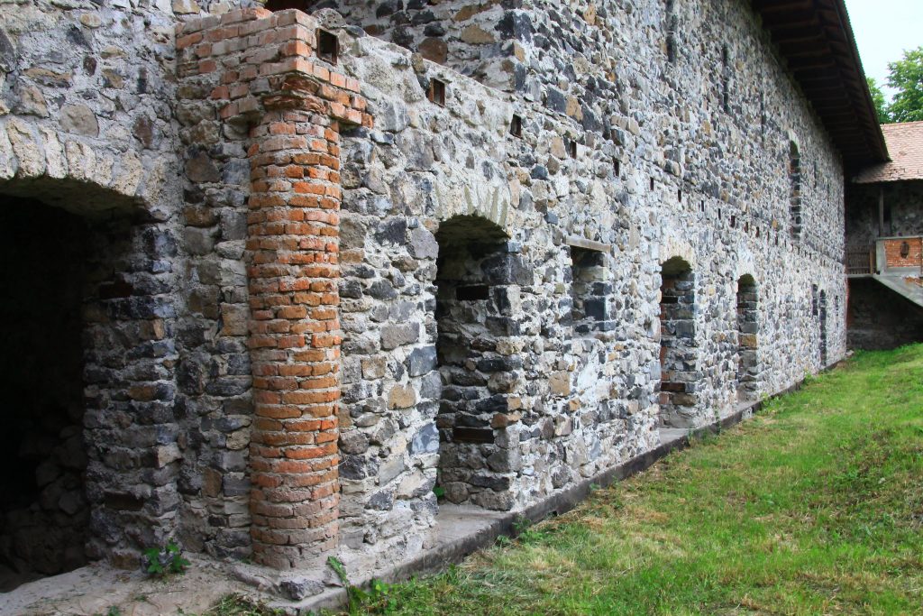 ziduri castel racos